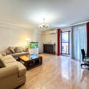 Metrou Jiului - apartament cu 3 camere și curte proprie + 2 parcări