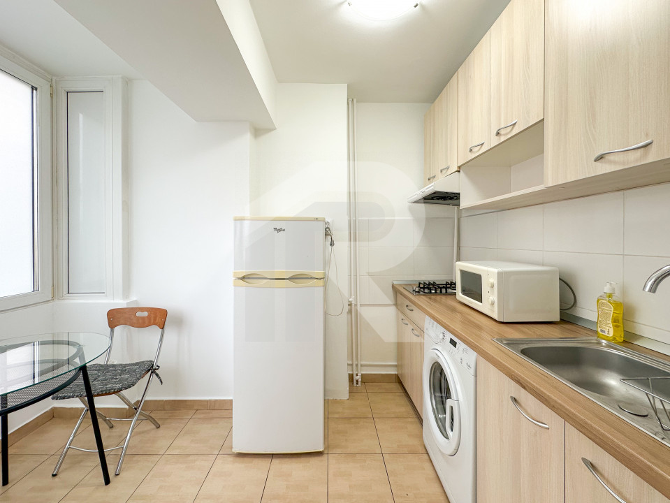 Panduri - garsonieră de vânzare, metrou Academia Militară