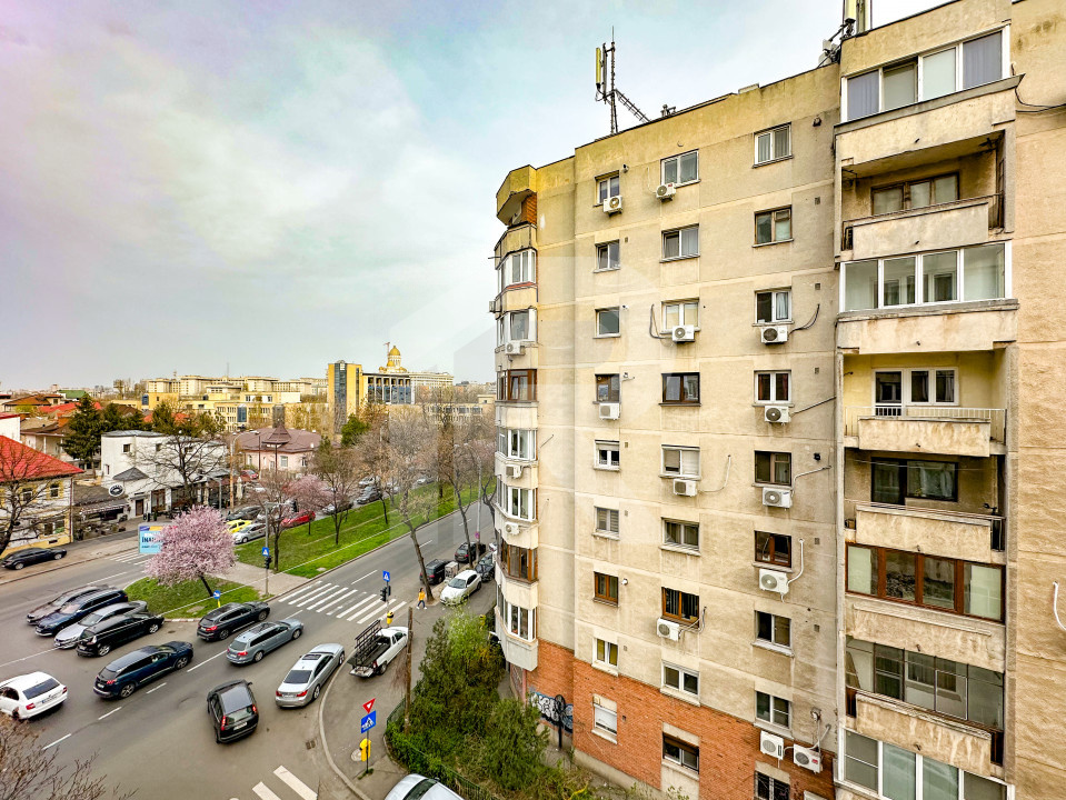 Panduri - garsonieră de vânzare, metrou Academia Militară