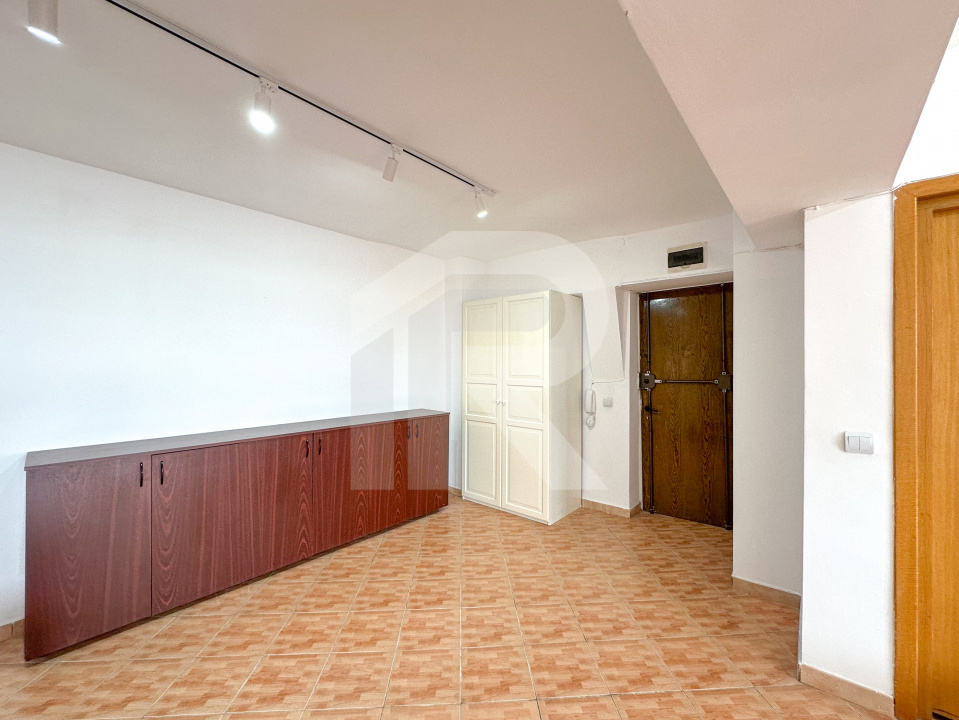 Rond Alba Iulia, apartament cu 3 camere de închiriat, pretabil firma