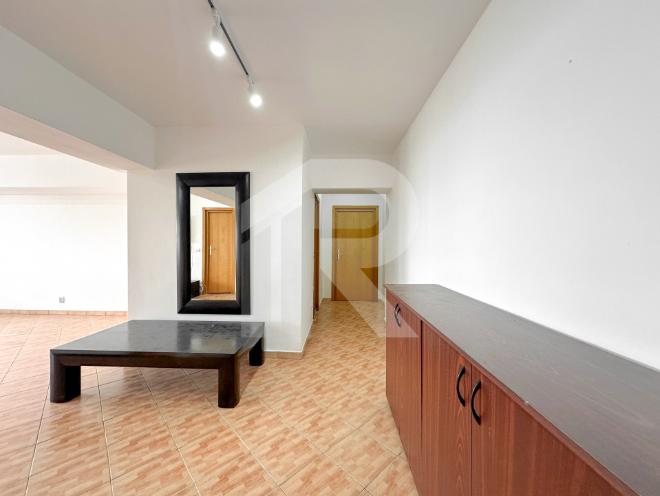 Rond Alba Iulia, apartament cu 3 camere de închiriat, pretabil firma