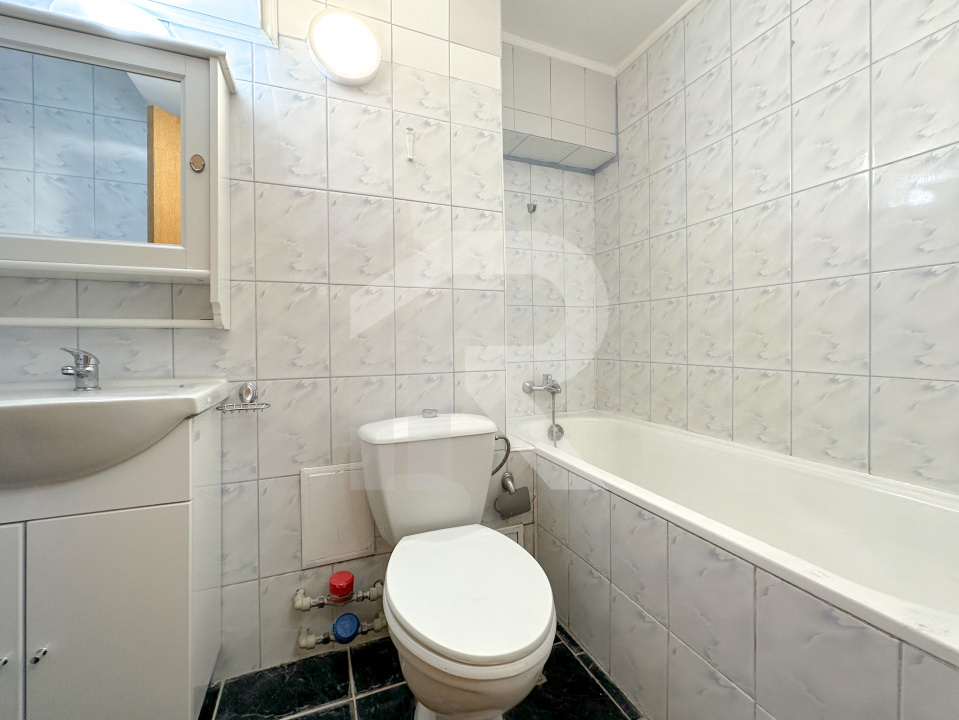 Rond Alba Iulia, apartament cu 3 camere de închiriat, pretabil firma