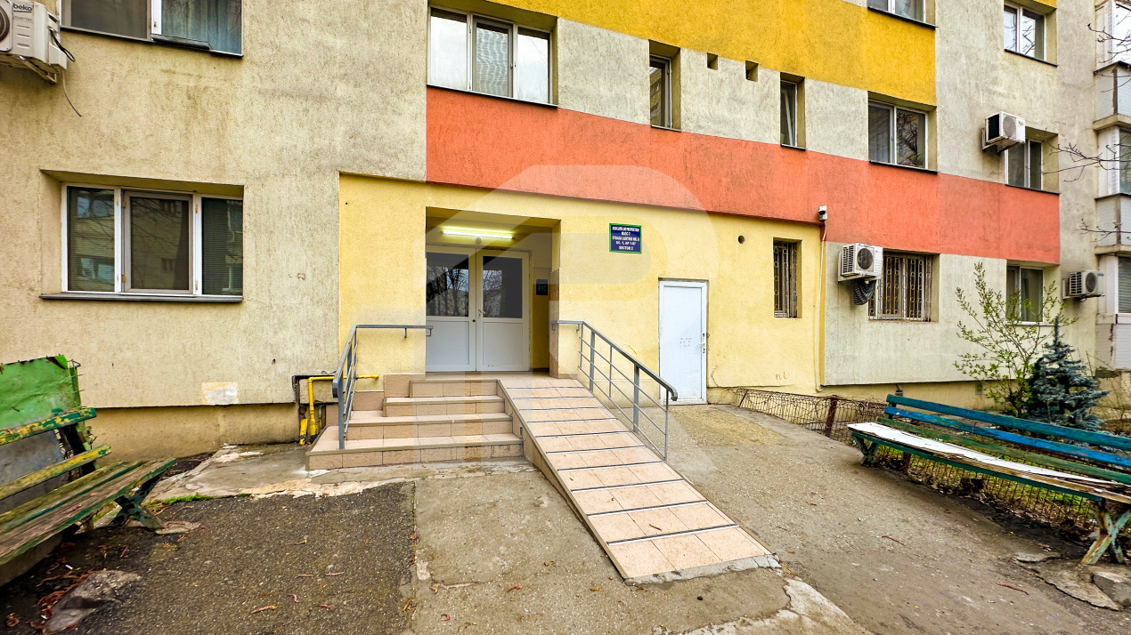 Doamna Ghica, Luntrei - garsoniera de vanzare, COMISION 0